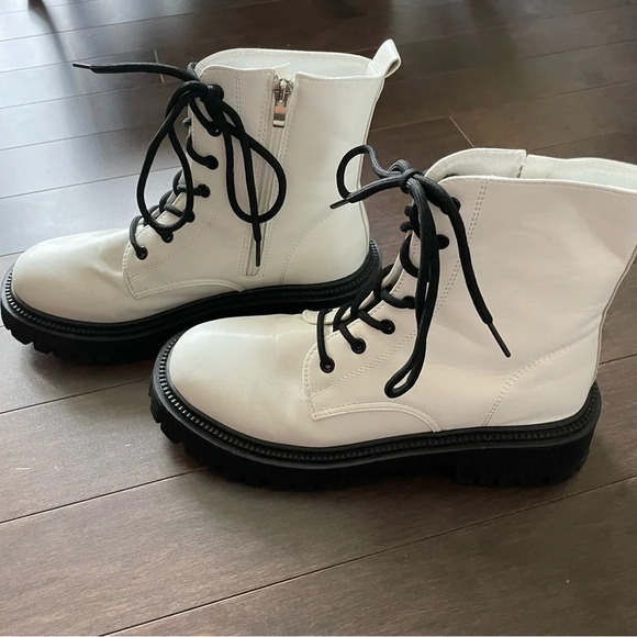 Faux Leather  White Combat Boots Women’s 41 or 9.5 - Picture 2 of 6